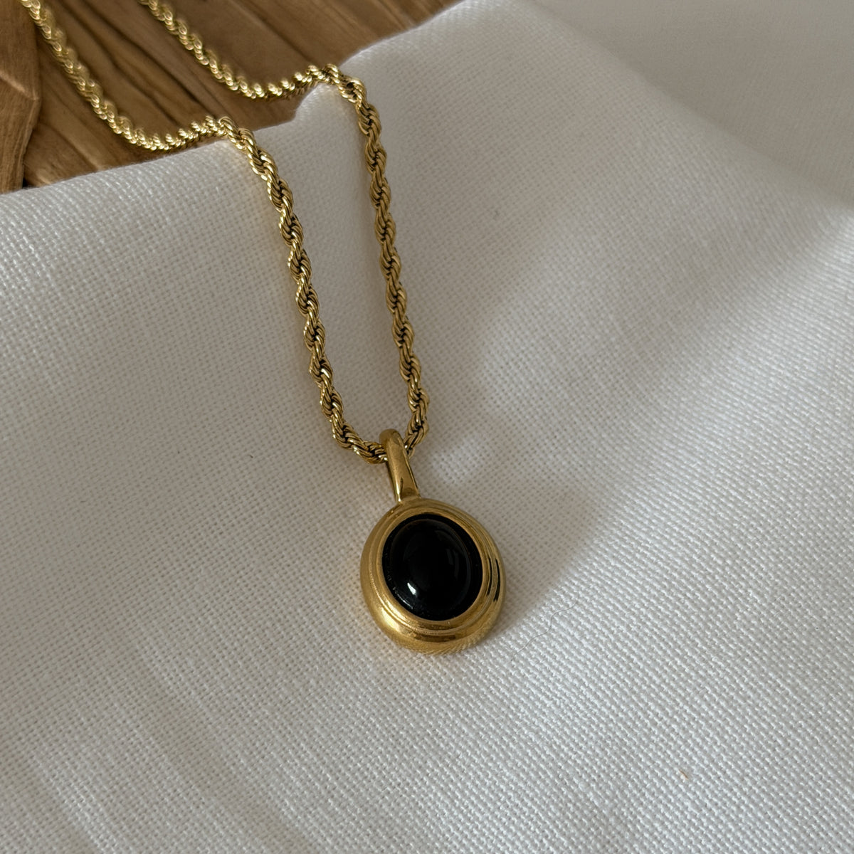 COLLAR BRUNA NEGRO