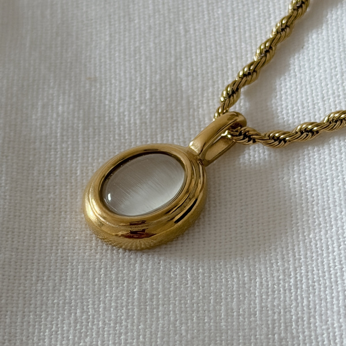 COLLAR BRUNA BLANCO